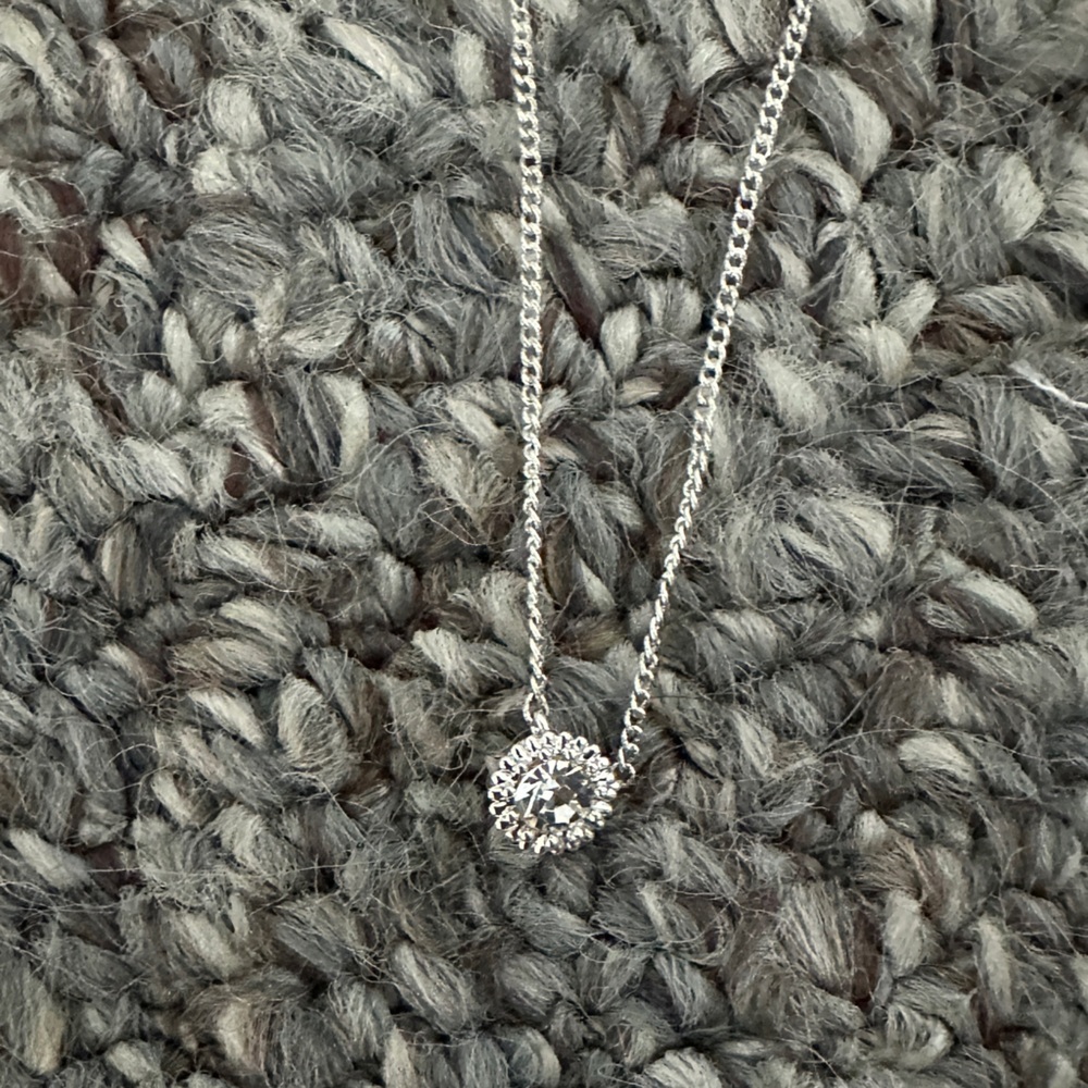NWT Brand new Snö of Sweden elegant ecklace with crystal pendant